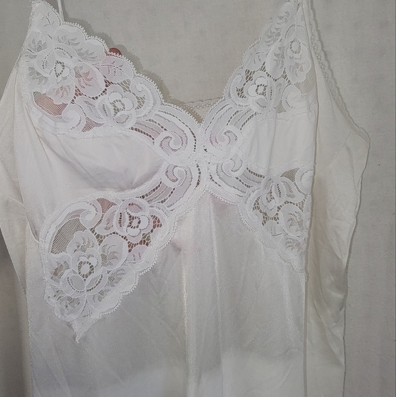 Vintage White slip with lace accents long with adjustable spaghetti straps - Picture 5 of 8